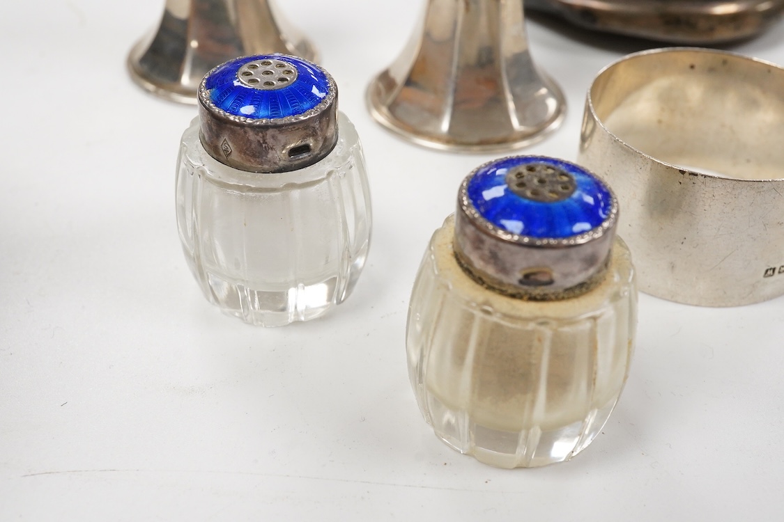 A collection of assorted silver to include five napkin rings including two pairs, a cased pair of glass butter dishes with silver butter knives, five golf related teaspoons, a cased set of six sterling cocktail sticks wi